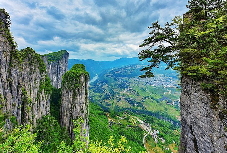重慶豪華８日－二晚五星酒店、武隆天坑、恩施大峽谷、仙女山