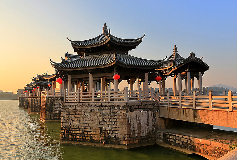 《文化參訪團》廣東潮味覺醒8日【美食大三通、南澳島彩虹海、千年古橋廣濟橋】