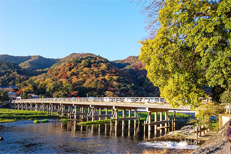 大阪京都奈良三都巡禮+國產牛吃到飽精選五日~嵐山渡月橋+清水寺+伏見稻荷大社+奈良鹿公園+大阪城(亞航)