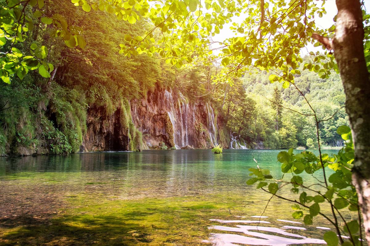 超值克.斯~十六湖區國家公園、鐘乳石洞、纜車、世界遺產、OUTLET 10天(CI/BR)